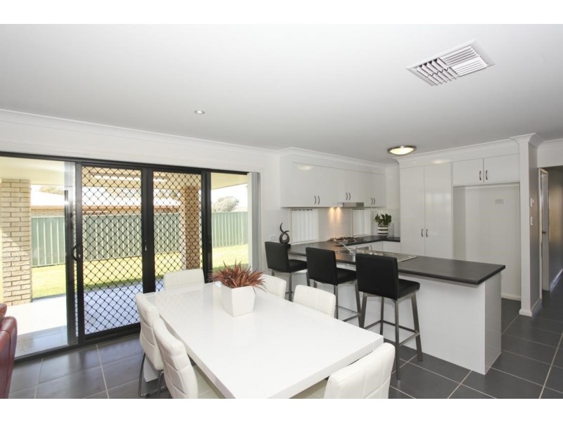 8 Best Street, Parkes NSW 2870