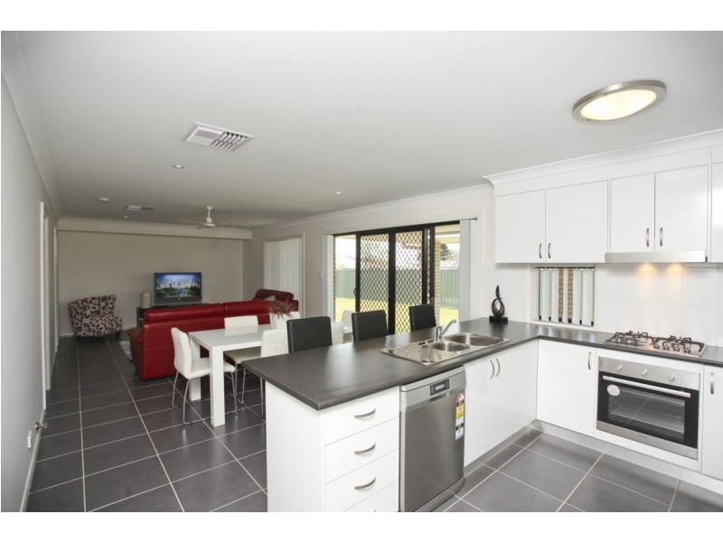 8 Best Street, Parkes NSW 2870