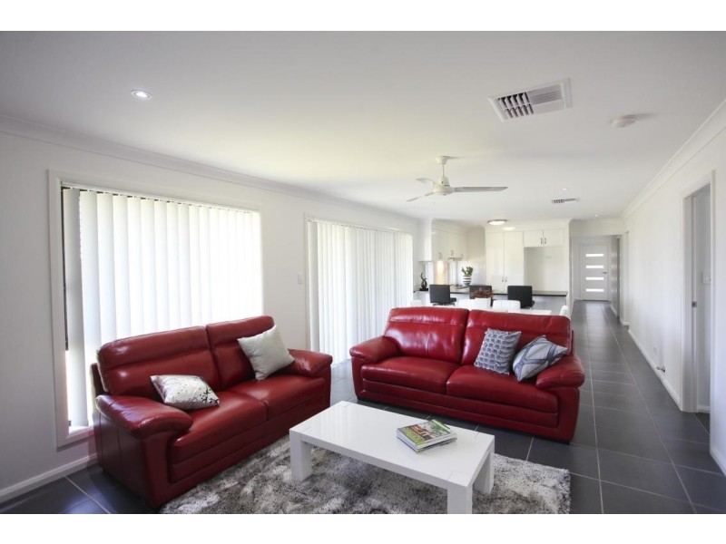 8 Best Street, Parkes NSW 2870