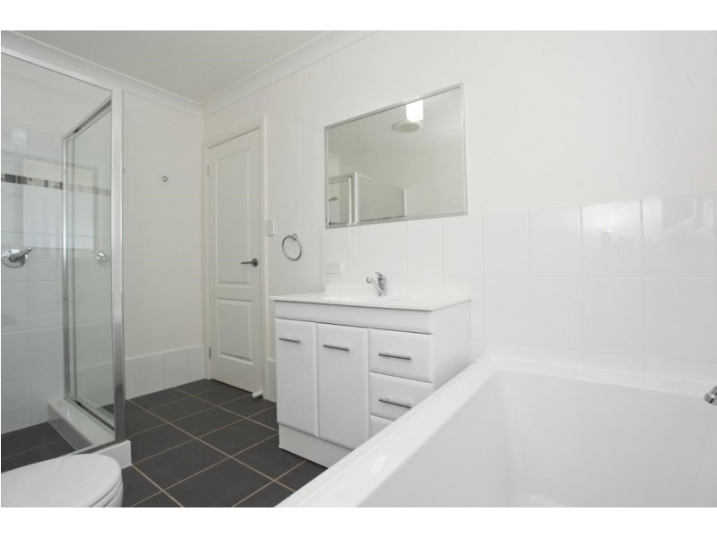 8 Best Street, Parkes NSW 2870