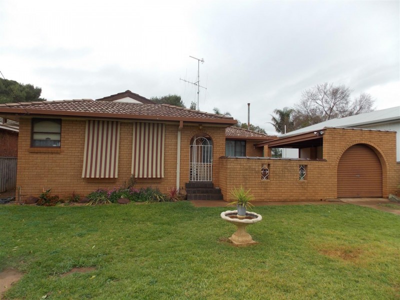 17 Brolgan Road, Parkes NSW 2870