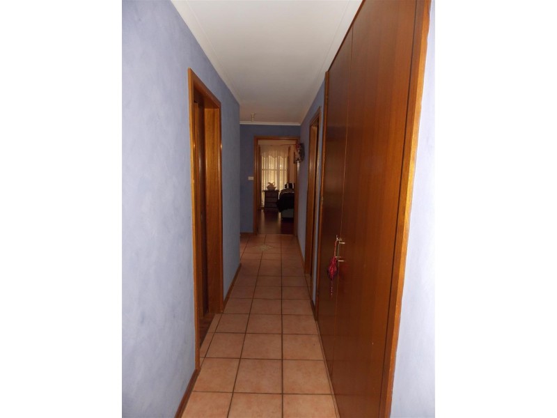 17 Brolgan Road, Parkes NSW 2870