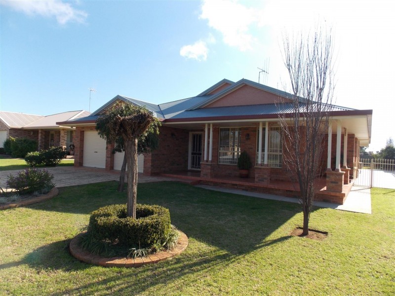 20 Arana Place, Parkes NSW 2870