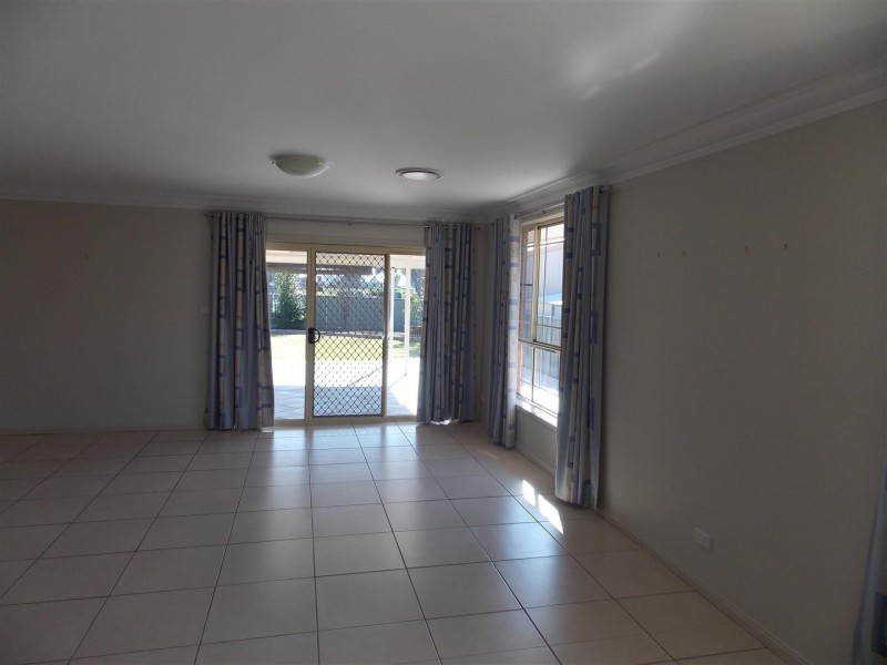20 Arana Place, Parkes NSW 2870