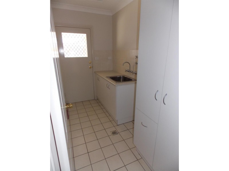 20 Arana Place, Parkes NSW 2870