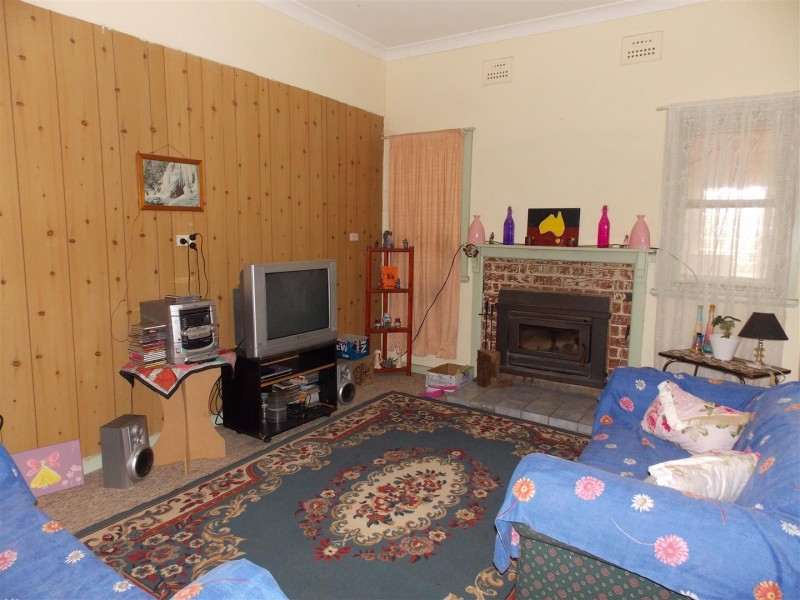 2 Long Street, Trundle NSW 2875