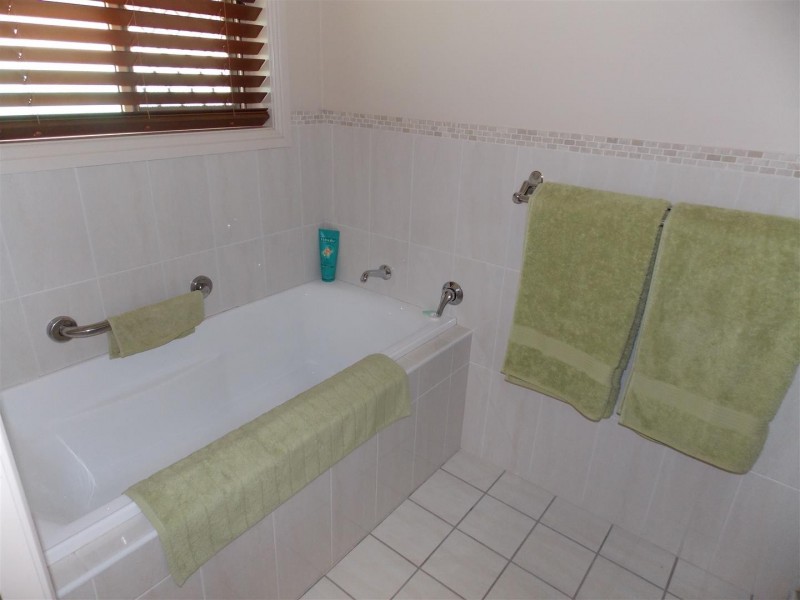 25 Alder Avenue, Parkes NSW 2870