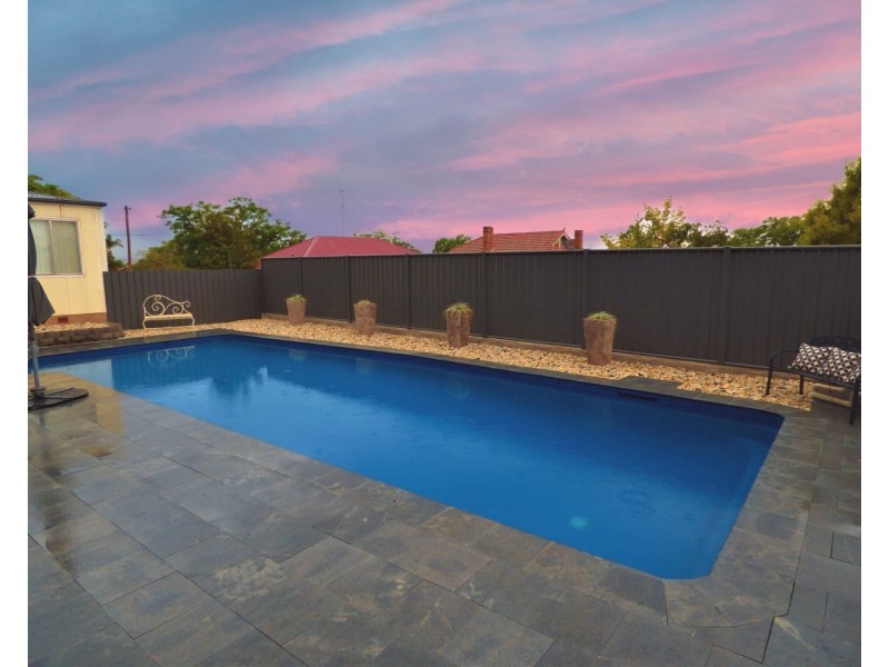 18 East Street, Parkes NSW 2870