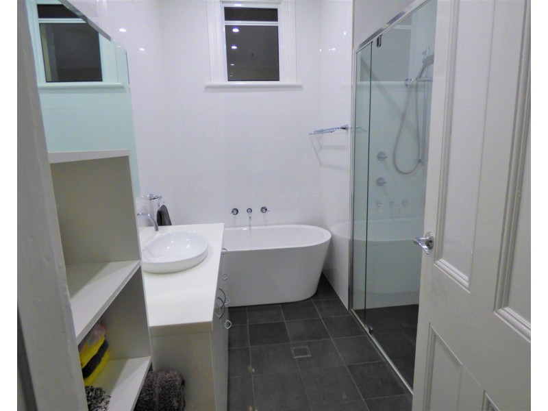 18 East Street, Parkes NSW 2870