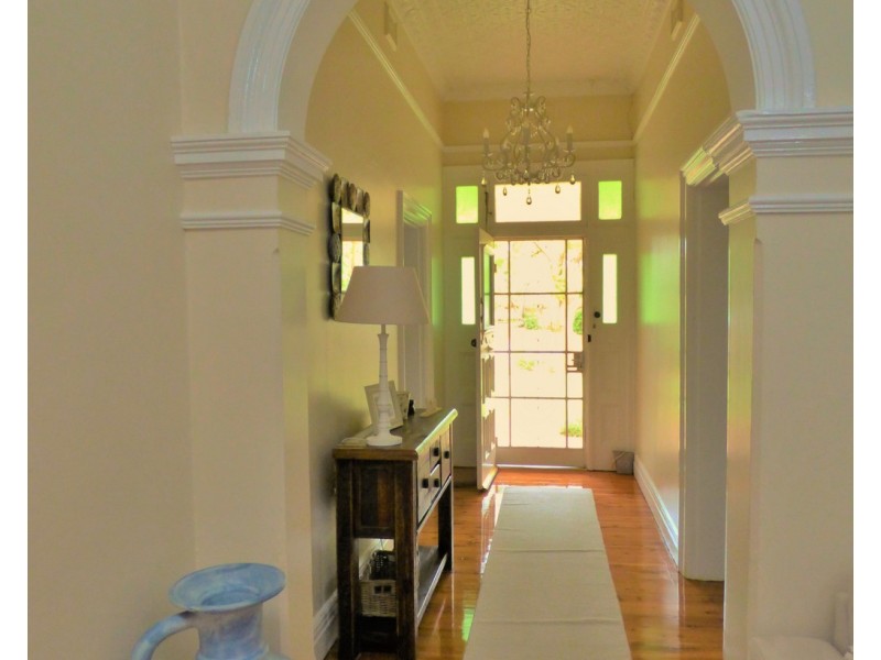 18 East Street, Parkes NSW 2870