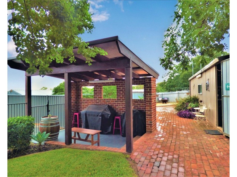 18 East Street, Parkes NSW 2870