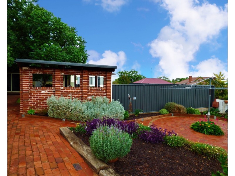 18 East Street, Parkes NSW 2870