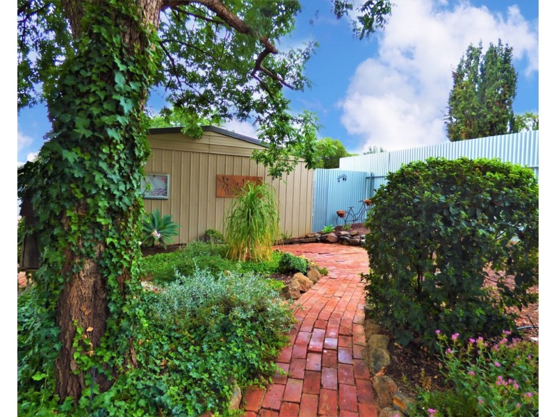 18 East Street, Parkes NSW 2870