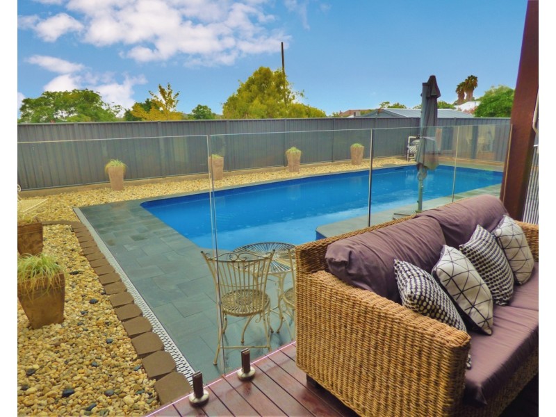 18 East Street, Parkes NSW 2870