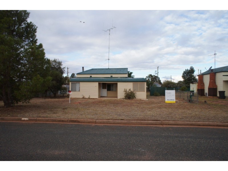 4 Fay Street, Condobolin NSW 2877