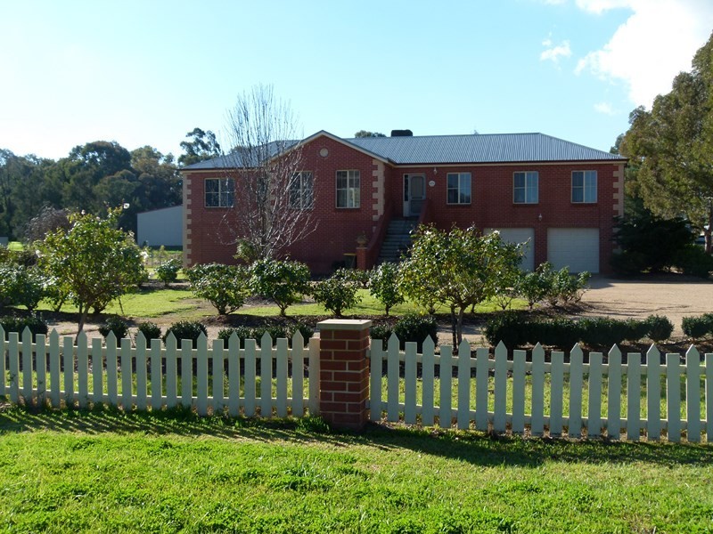 20 Windsor Street, Forbes NSW 2871