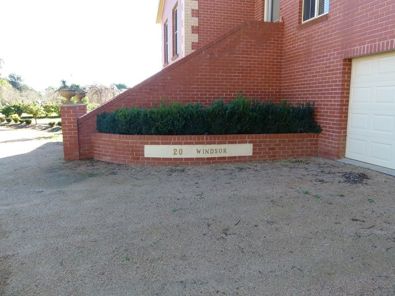 20 Windsor Street, Forbes NSW 2871