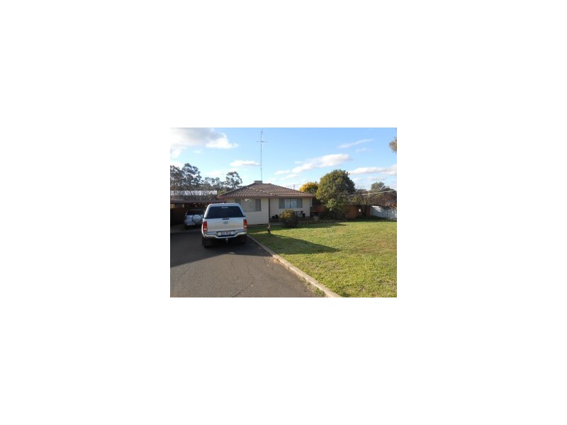 84 Woodward St, Parkes NSW 2870