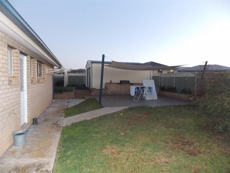 37 Best Street, Parkes NSW 2870