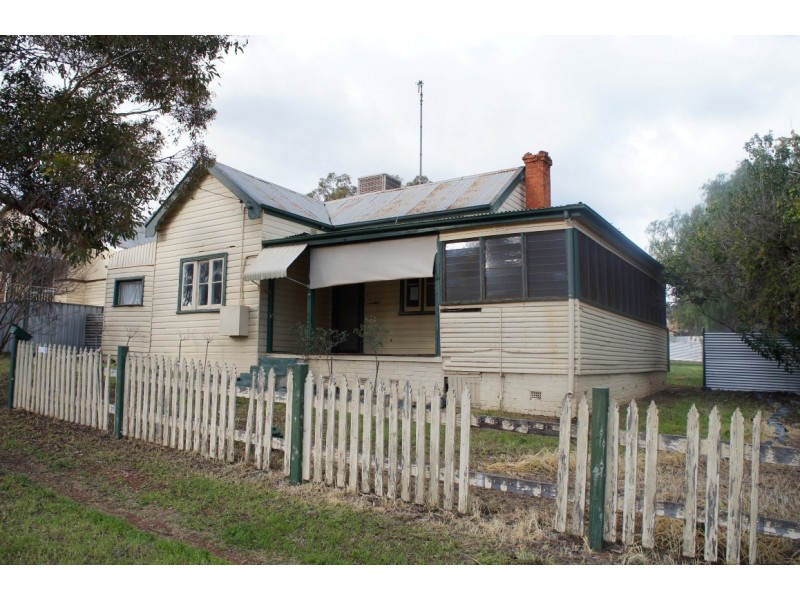 7 Napier St, Condobolin NSW 2877