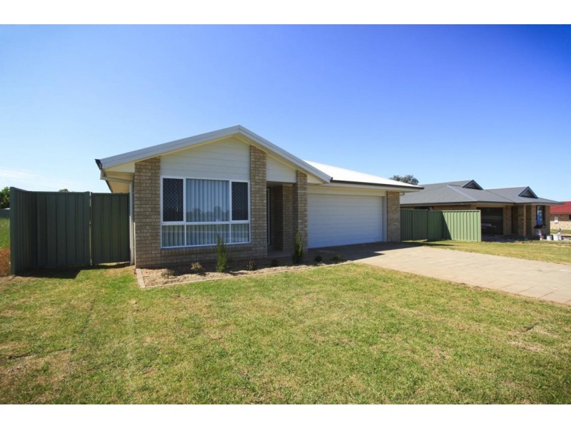 12 Warragrah Place, Parkes NSW 2870