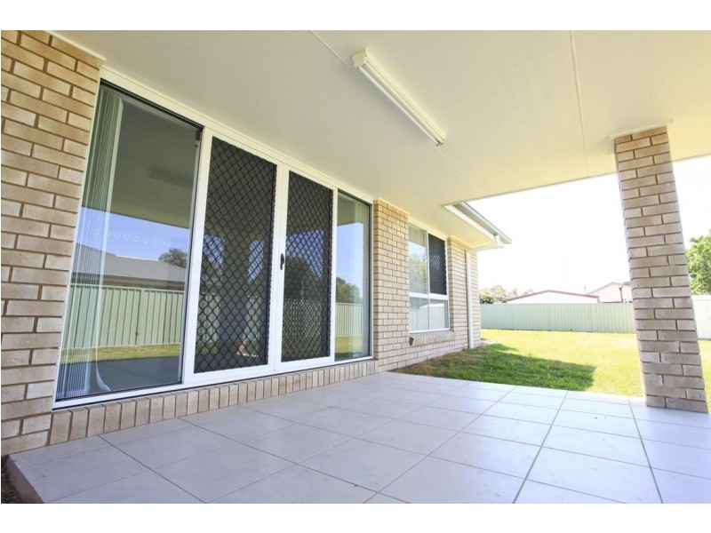 12 Warragrah Place, Parkes NSW 2870
