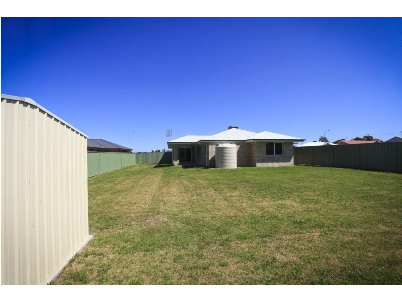 12 Warragrah Place, Parkes NSW 2870