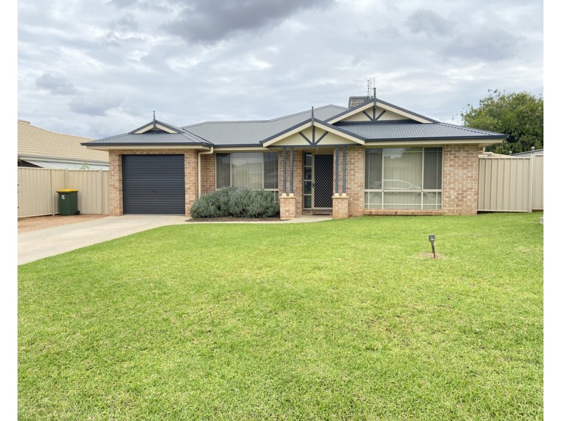 3 Monastery Close, Parkes NSW 2870