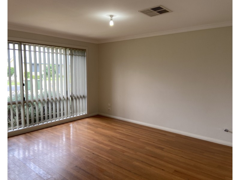 3 Monastery Close, Parkes NSW 2870