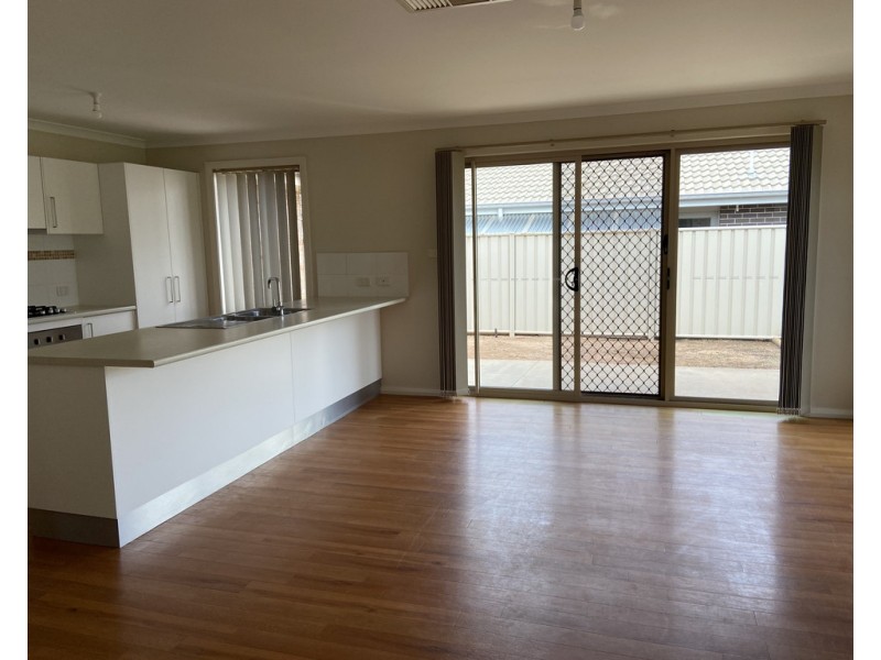 3 Monastery Close, Parkes NSW 2870