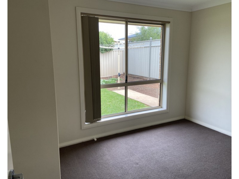 3 Monastery Close, Parkes NSW 2870