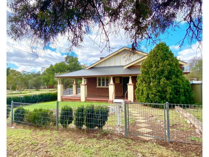 1 Keast Street, Parkes NSW 2870