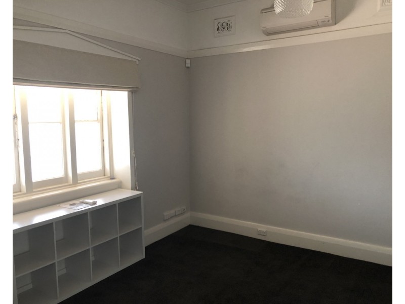 1 Keast Street, Parkes NSW 2870