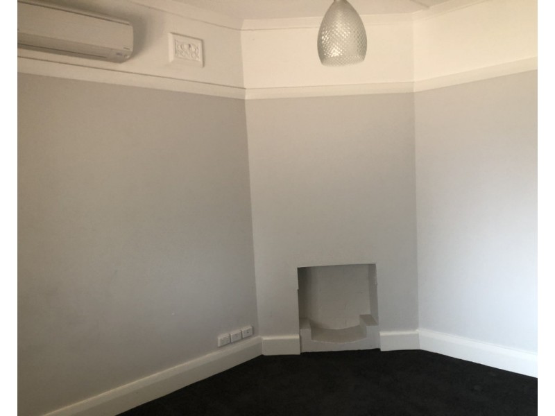 1 Keast Street, Parkes NSW 2870