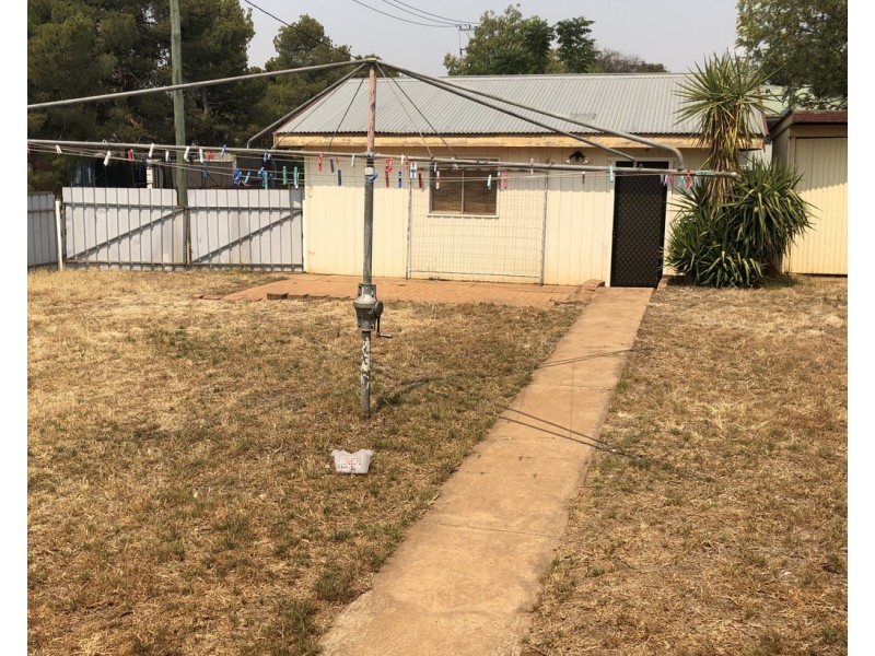 1 Keast Street, Parkes NSW 2870