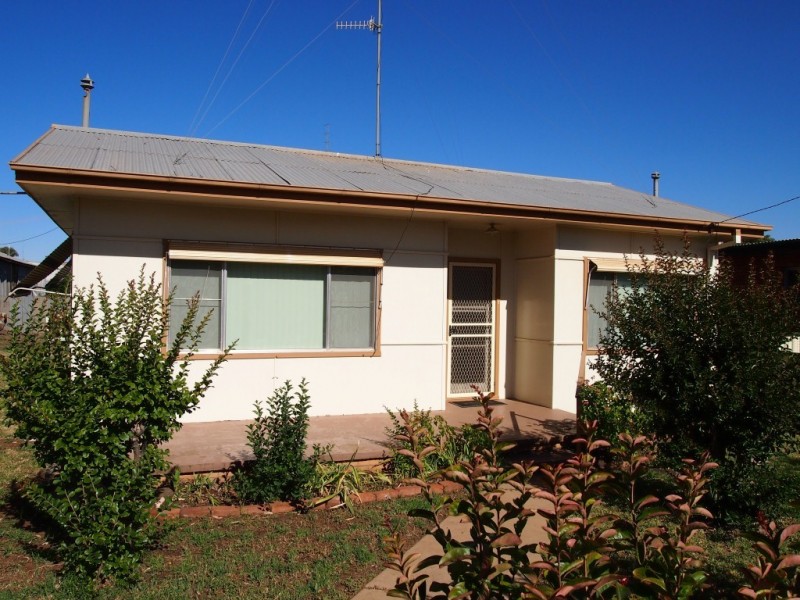 7 Harding Ave, Condobolin NSW 2877