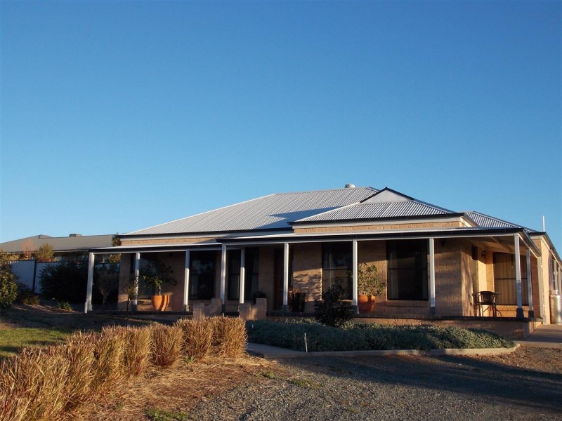 35-37 Thomas Street, Parkes NSW 2870