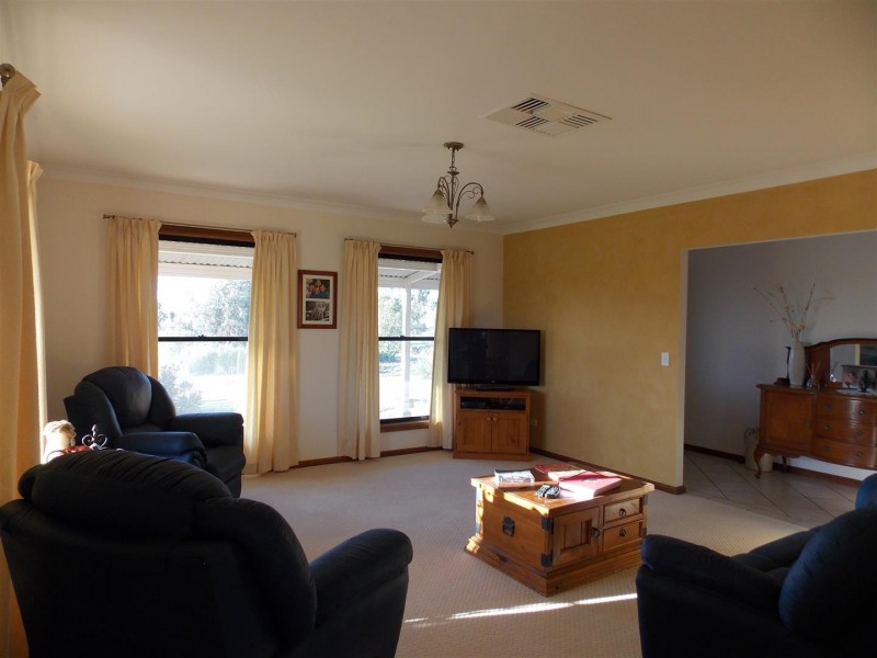 35-37 Thomas Street, Parkes NSW 2870