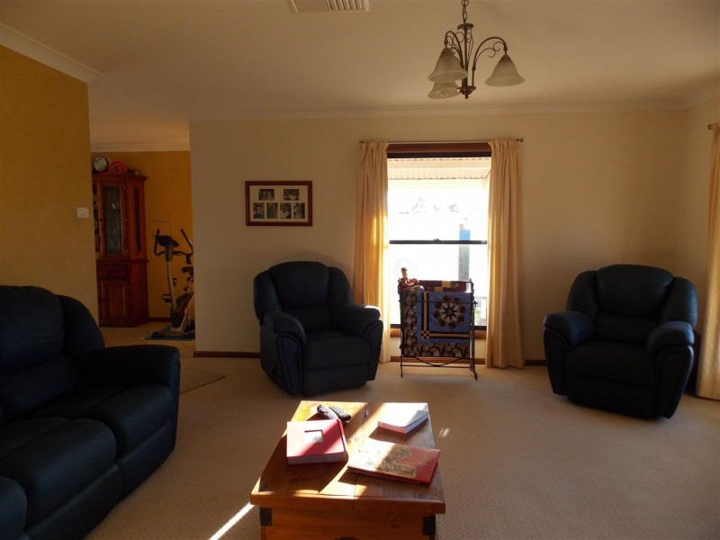 35-37 Thomas Street, Parkes NSW 2870