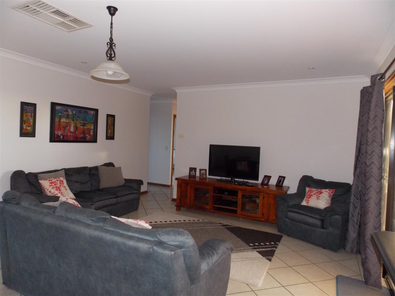 35-37 Thomas Street, Parkes NSW 2870
