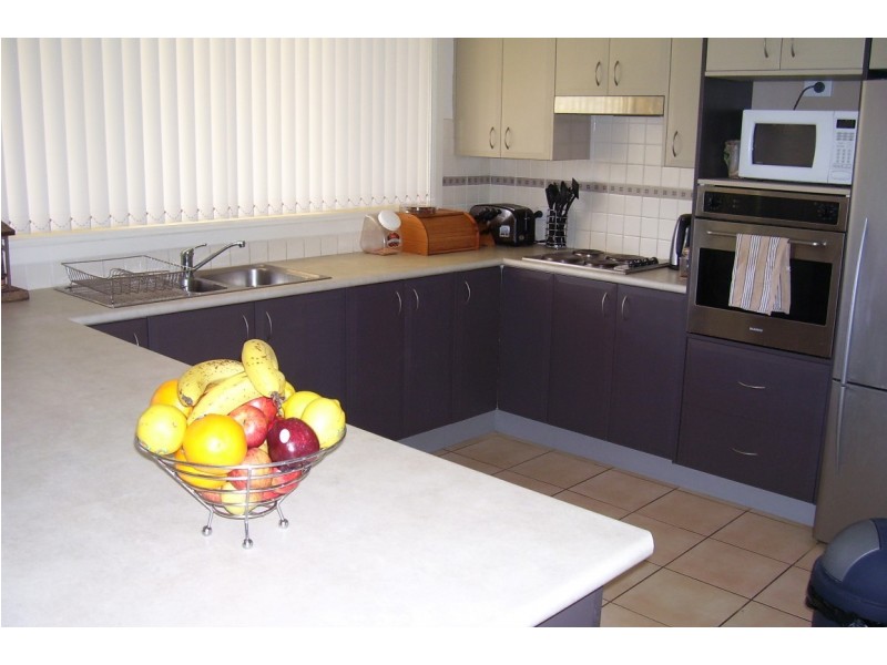 2/10 Thornbury Street, Parkes NSW 2870