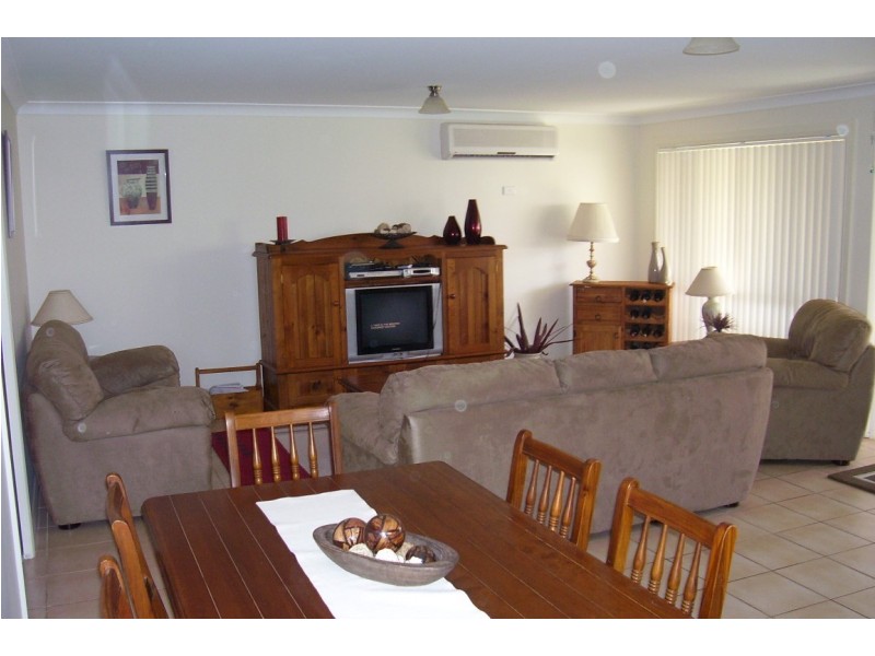 2/10 Thornbury Street, Parkes NSW 2870