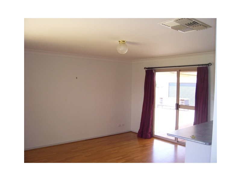 2 Noonan Street, Parkes NSW 2870