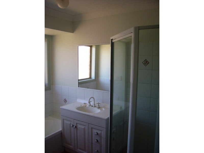 2 Noonan Street, Parkes NSW 2870