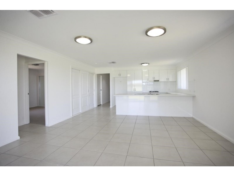5 Warragrah Place, Parkes NSW 2870