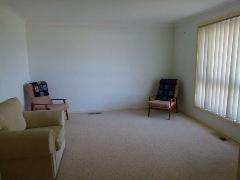 2 McMillan Place, Forbes NSW 2871