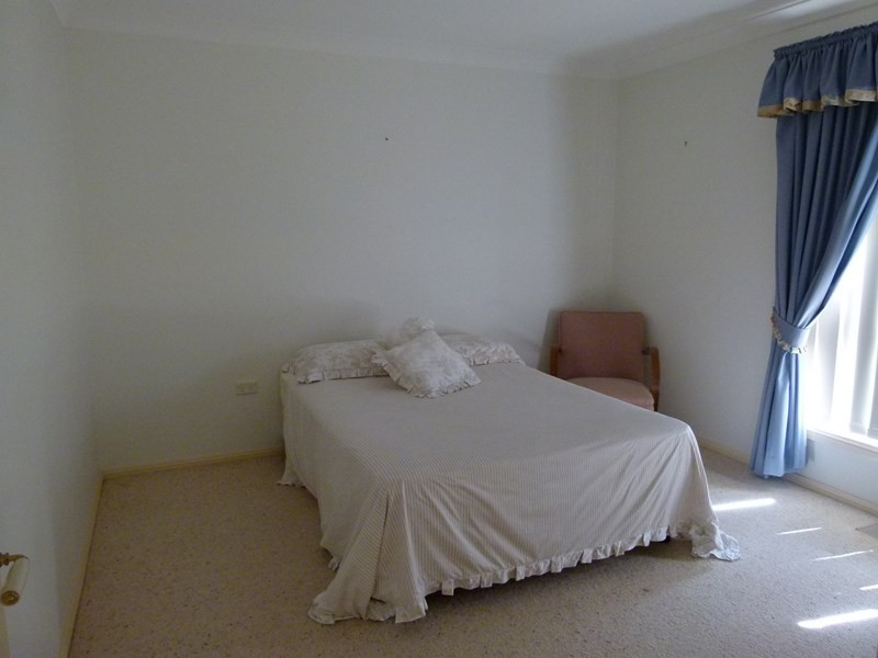 2 McMillan Place, Forbes NSW 2871