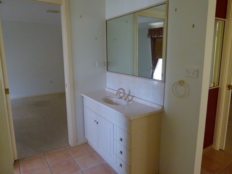 2 McMillan Place, Forbes NSW 2871