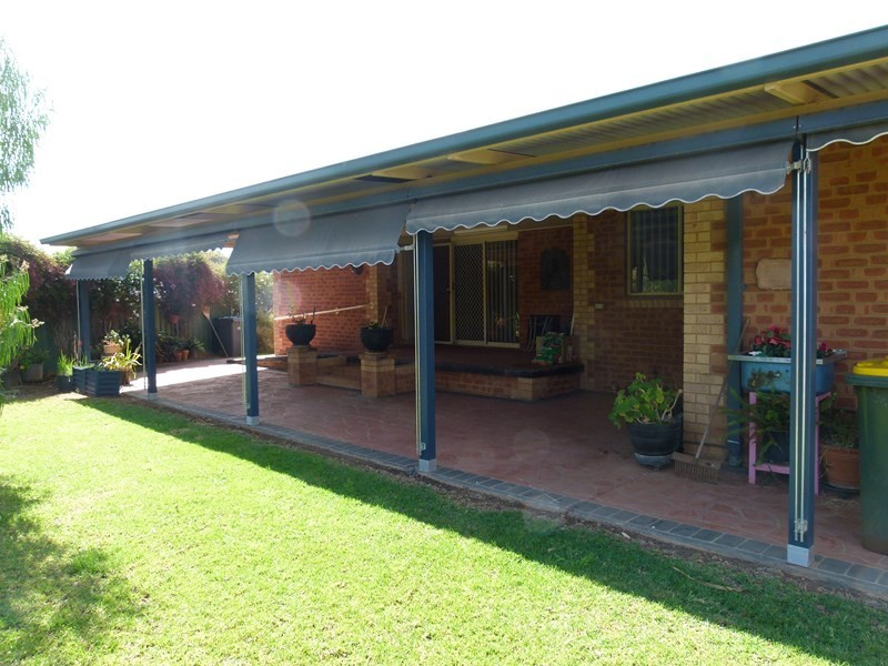 2 McMillan Place, Forbes NSW 2871