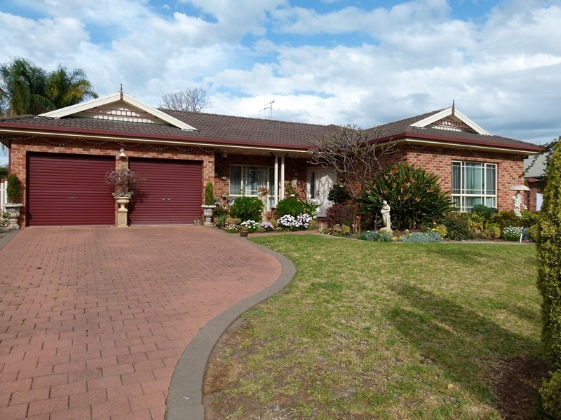 3 Hettie Place, Forbes NSW 2871